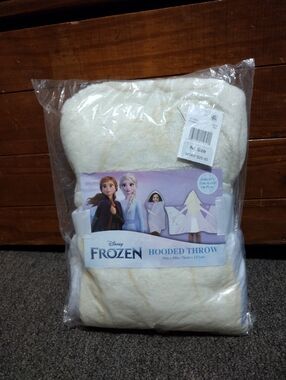 Disney Frozen Hooded Throw 30" X 50"